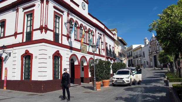 Partido Popular y Ciudadanos de Lebrija piden la declaración de luto oficial en el municipio por el coronavirus