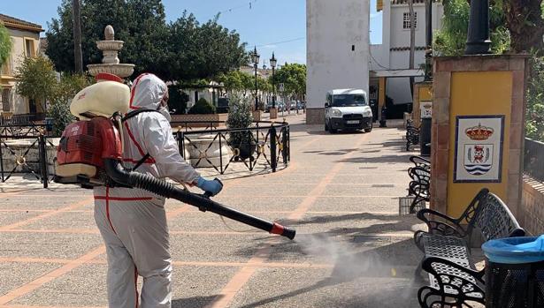 Diputación desinfecta calles y edificios de 40 municipios de Cádiz