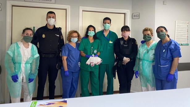 Policía Nacional en Cádiz: los 'riders' de las mascarillas solidarias