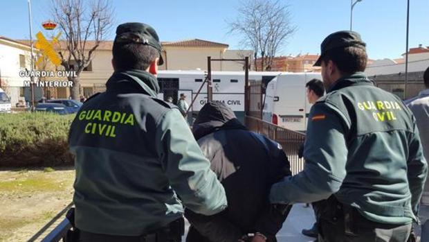 La Guardia Civil vuelve a detener al responsable de 14 robos en viviendas de varios pueblos del Aljarafe