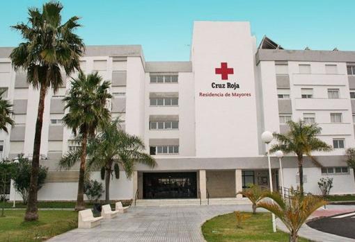 Residencia de mayores de San Fernando: «Estamos engañados por la Cruz Roja»