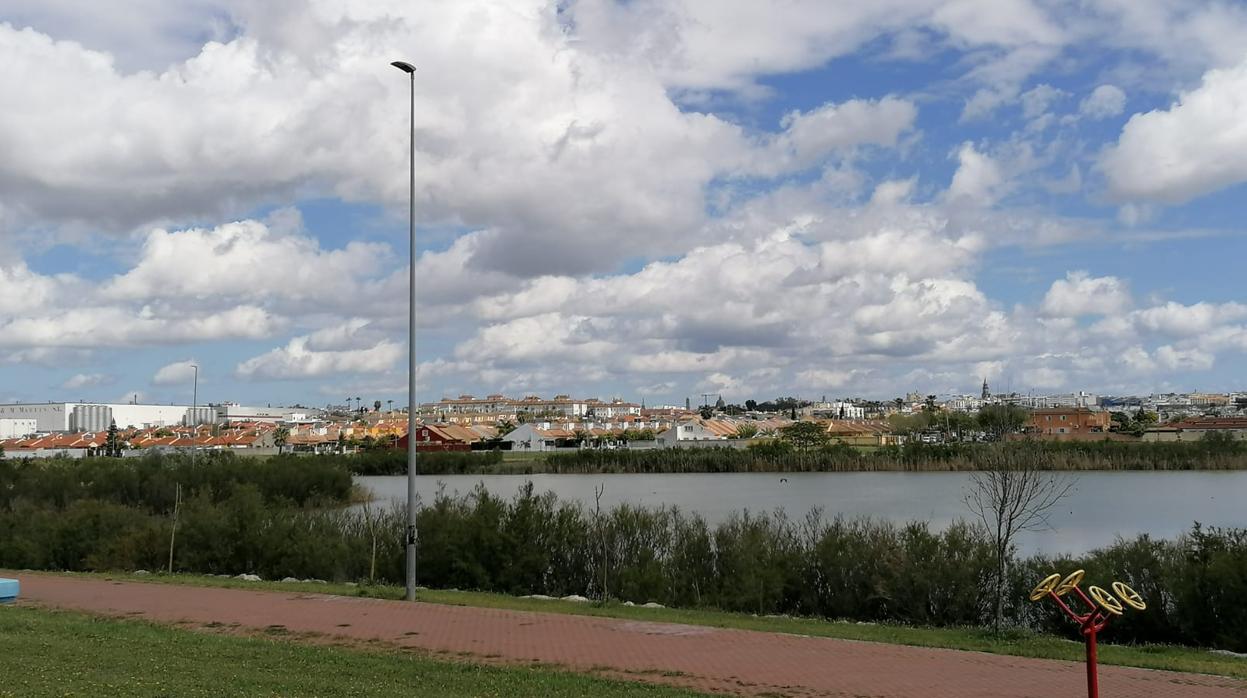 Imagen del entorno de la laguna de Torrox, junto al campo de golf