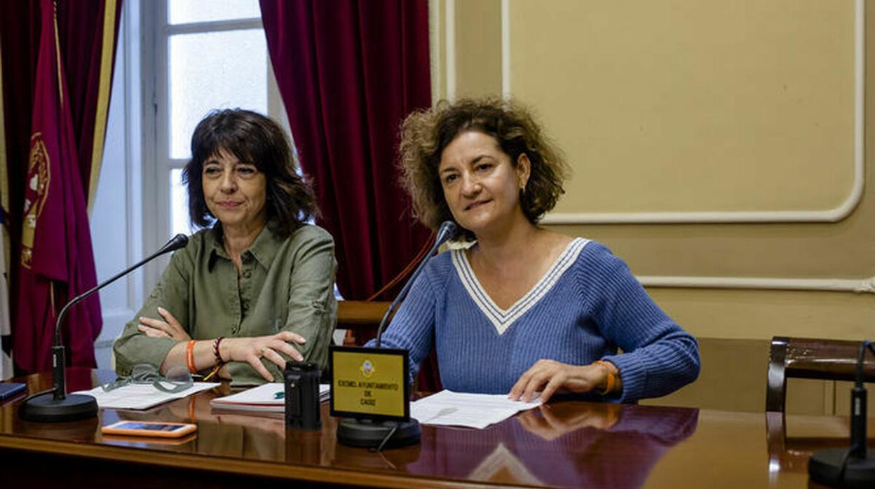 Las concejalas de Ciudadanos, Lucrecia Valverde y Carmen Fidalgo.