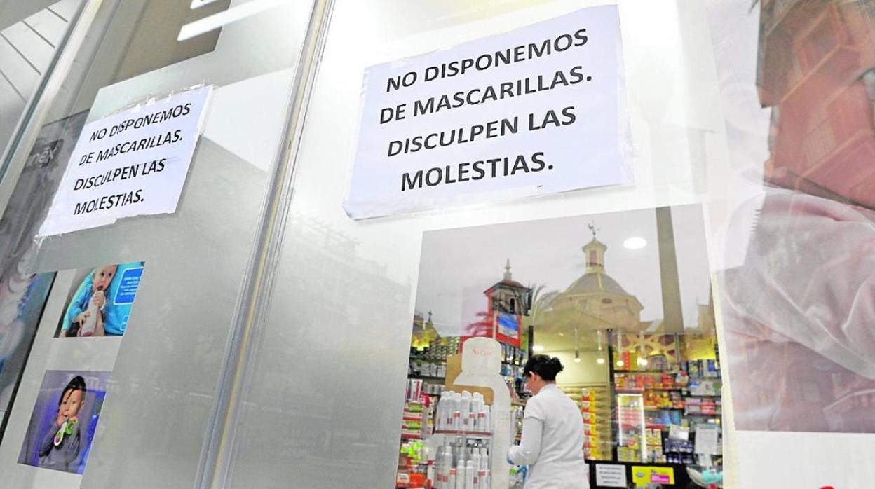 Las farmacias calculan que entre esta semana y la siguiente tendrán mascarillas a disposición de sus clientes.