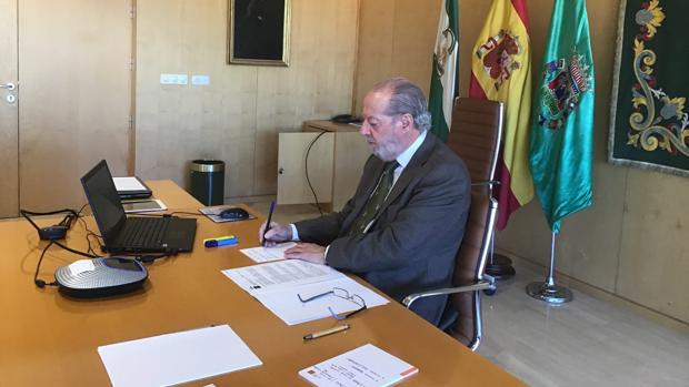 El 70% de los ayuntamientos de la provincia de Sevilla mantienen su pulso diario mediante la videoconferencia