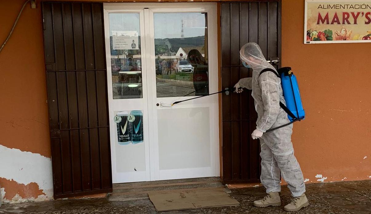 Los militares de la Armada siguen combatiendo el coronavirus en la provincia de Cádiz.