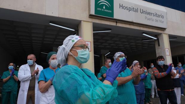 El hospital Puerta del Mar de Cádiz comienza a ver la luz con siete pacientes en UCI y 24 hospitalizados