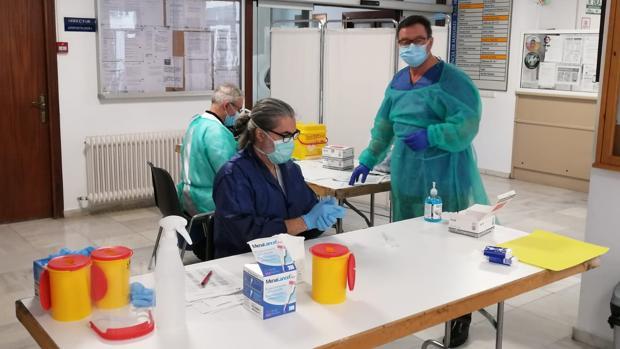 La Junta realiza 8.234 test rápidos de Covid-19 para detectar casos en las residencias de Cádiz