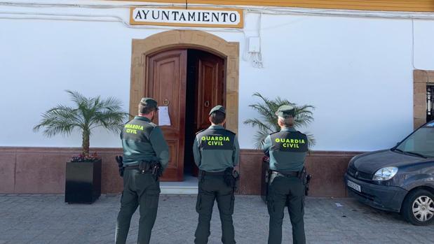 La Guardia Civil detiene en Algar a una mujer por amenazarles con matarlos