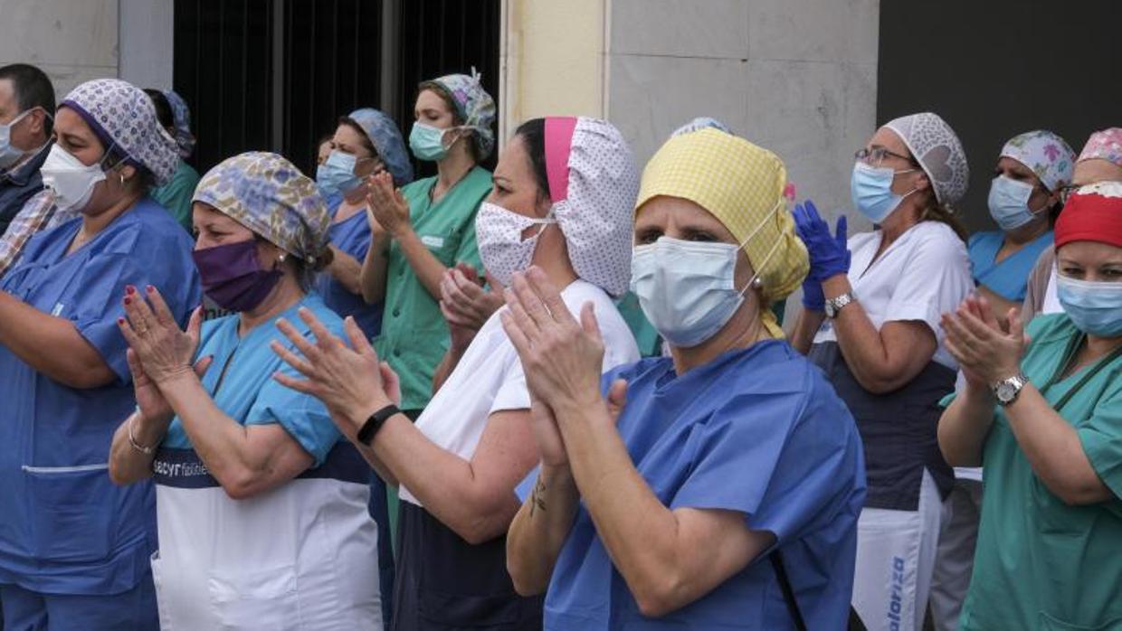 Trabajadores del hospital Puerta del Mar de Cádiz.