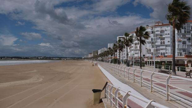 El Gobierno permite pasear con niños por playas y parques