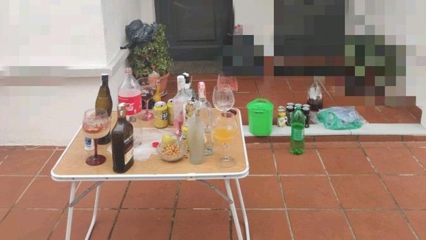 Organiza un 'botellón' en las zonas comunes de una urbanización en la provincia de Cádiz