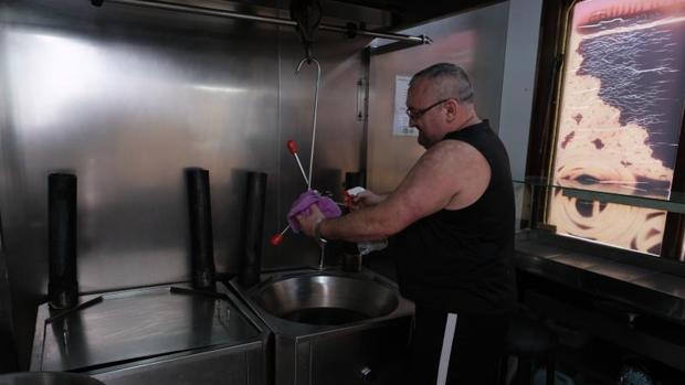 Los puestos de churros de Cádiz ultiman su puesta a punto para la esperada reapertura en la Fase 1