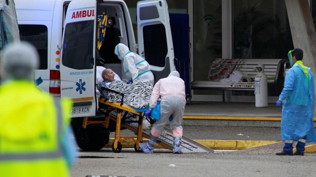 Hace casi dos meses los mayores de la residencia de Alcalá del Valle fueron trasladados a la residencia El Burgo, en La Línea.