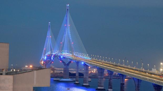 El puente de la Constitución de 1812 se iluminará de azul por el Día Internacional de la Enfermería