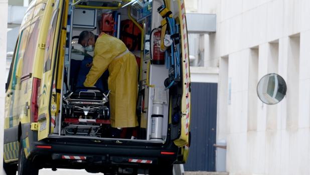 Bajada esperanzadora de afectados en el hospital Puerta del Mar de Cádiz: 5 ingresos y 5 en UCI