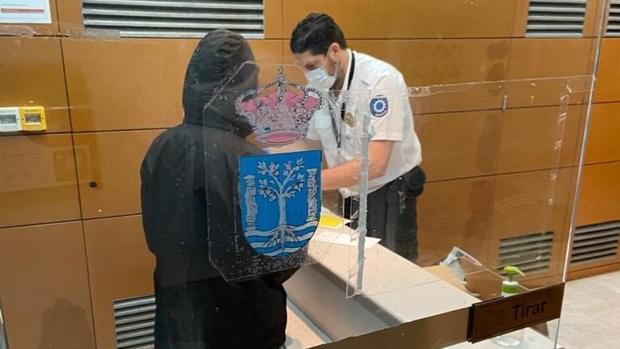 La UCA entrega más de un centenar de paquetes de conexión de datos para garantizar la docencia