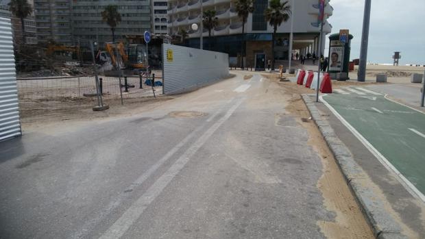 Trampa mortal para moteros en el Paseo Marítimo de Cádiz