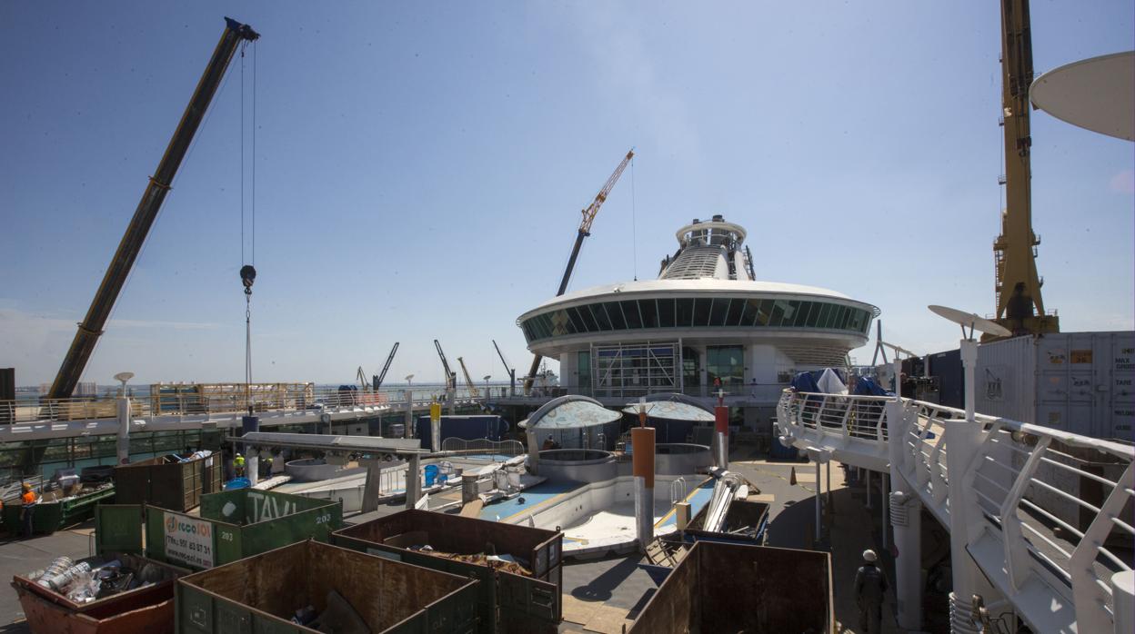 Reforma integral practicada en mayo de 2018 al ‘Mariner of the Seas’ en el astillero de Cádiz