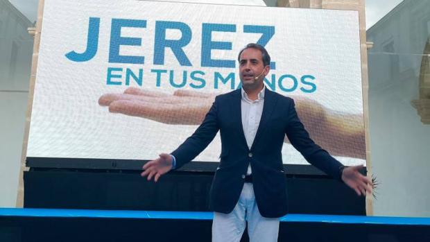 Saldaña dimite a medias y conserva sus cargos en Jerez