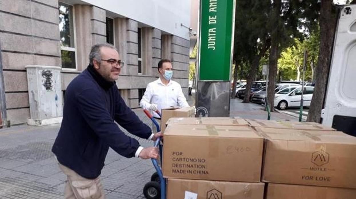 Vejer retira las mascarillas defectuosas de Diputación destinadas al personal de ayuda a domicilio