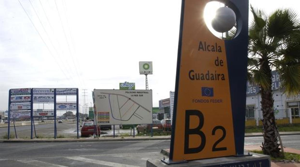 Una de las calles del polígono La Red, en Alcalá de Guadaíra