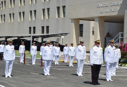 Homenaje en Rota de la Armada y el Ejército a los fallecidos por el Covid-19