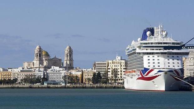 Un total de 99 escalas de cruceros se han cancelado en el Puerto de Cádiz por el estado de alarma