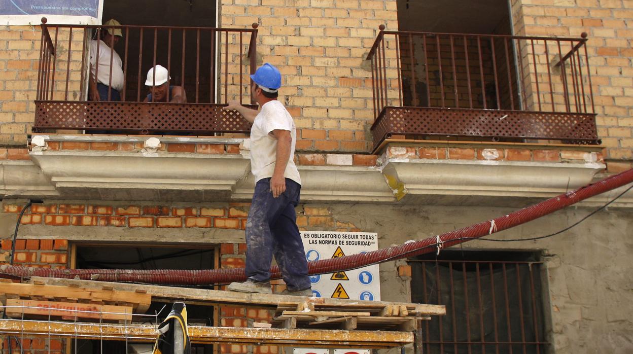 La reactivación del sector de la construcción ha tirado del carro laboral en Cádiz durante mayo