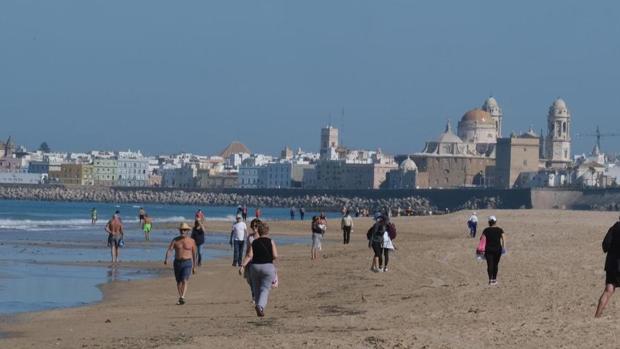 24 horas para ser vigilante de la playa en Cádiz