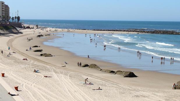 El PP insta al Ayuntamiento a mejorar los accesos y el control en  las playas de Cádiz