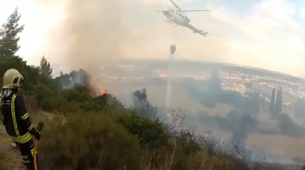 La alcaldesa de Gelves avisa que el incendio de la cornisa del Aljarafe fue intencionado «como el resto»