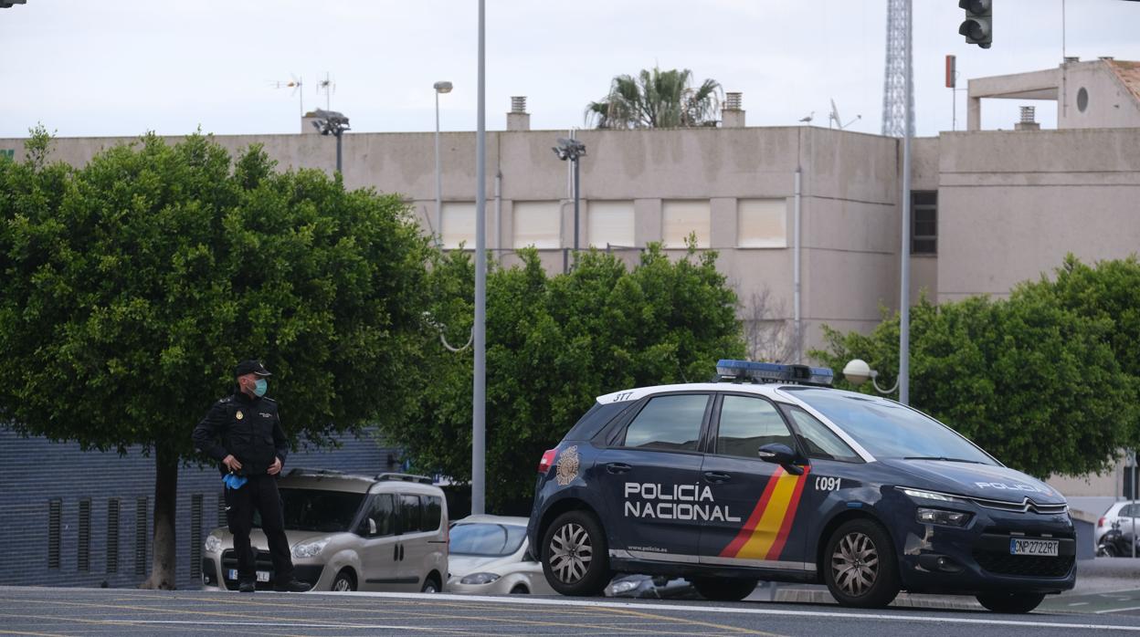 Control de la Policía Nacional durante el confinamiento.