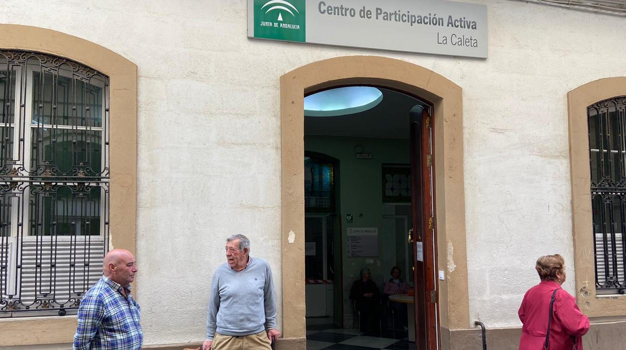 Usuarios del centro de día La Caleta, en Cádiz.