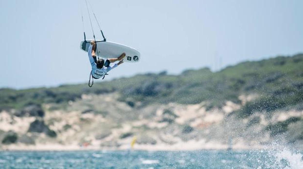 Imagen de archivo de la playa de Valdevaquero, meca del kitesurf.