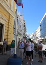 Chiclana iza la bandera del orgullo gay fuera del Ayuntamiento