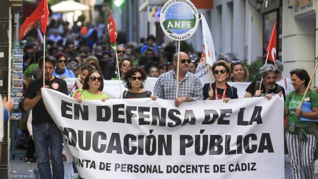 Denuncian falta de plazas de Bachillerato en los IES Rafael Alberti y San Severiano de Cádiz