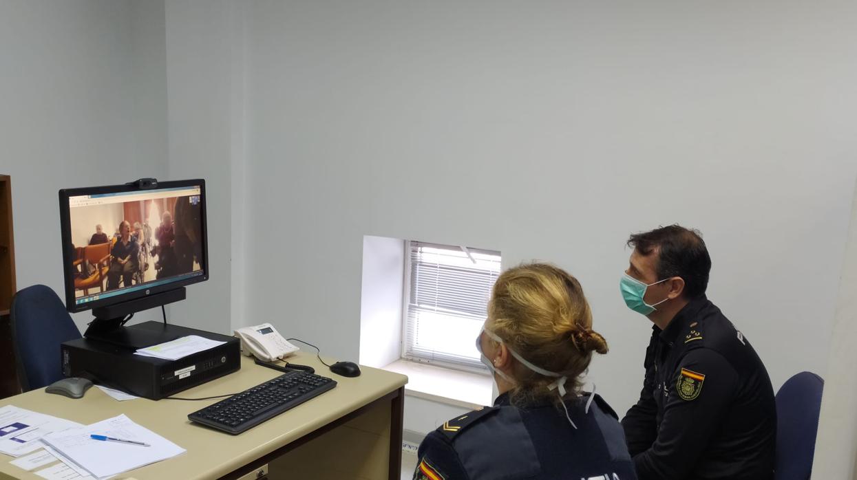 Videoeconferencia con un centro de mayores de Cádiz.