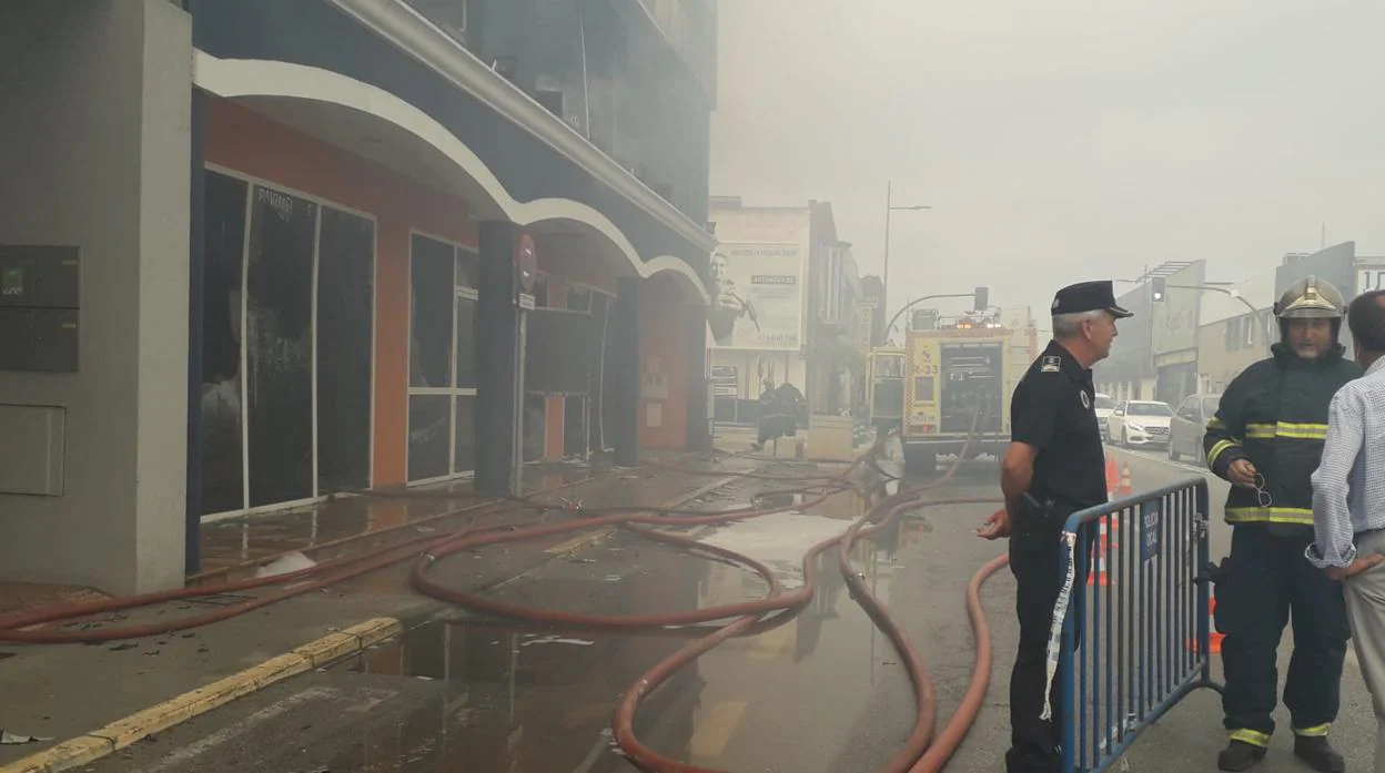 El alcalde de Chiclana ha visitado las instalaciones horas después de producirse el fuego.