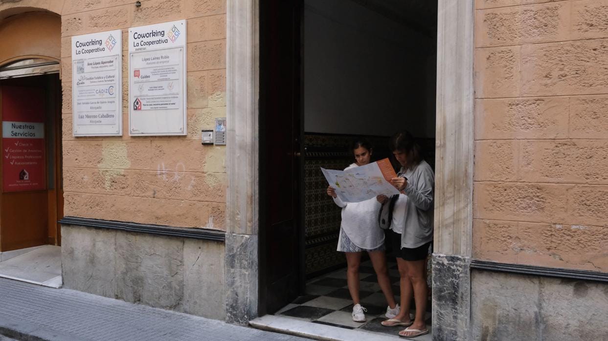 La vivienda turística se estanca en Cádiz y teme un desplome tras el verano