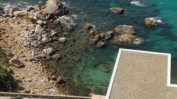 Intensa búsqueda del desaparecido, Alejandro Martín, en la playa de los Alemanes en Zahara