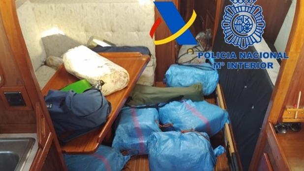 Interceptado un velero frente a Chipiona con 400 kilos de hachís