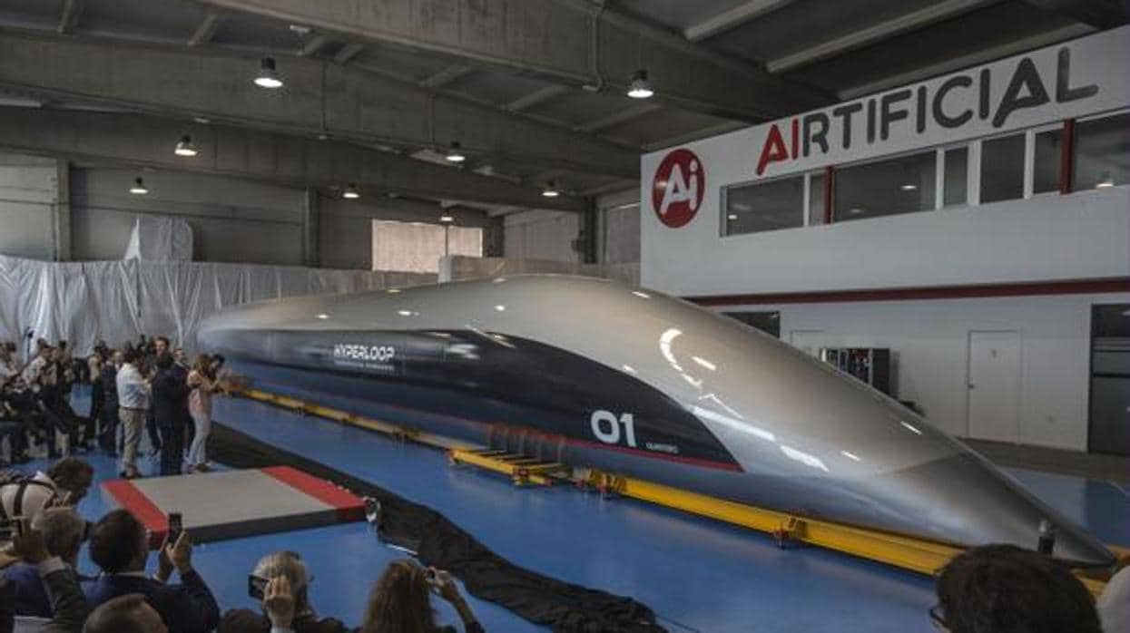 Presentación en El Puerto en octubre de 2018 del prototipo de tren del futuro cuya cápsula la desarrolló Airtificial.