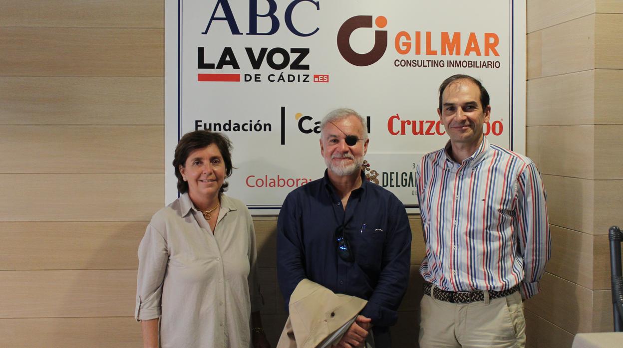 Celia Ollero, José Javier Esparza y Pedro Rodríguez en el acto