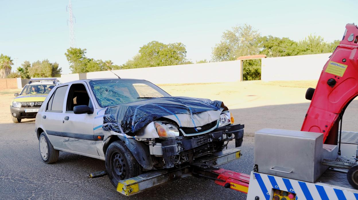 Coche usado por la detenida para atropellar a sus vecinos