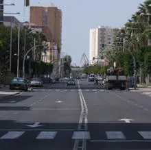 Imagen de la avenida Juan Carlos I en la capital gaditana, cuyo nombre el Ayuntamiento quiere cambiar.