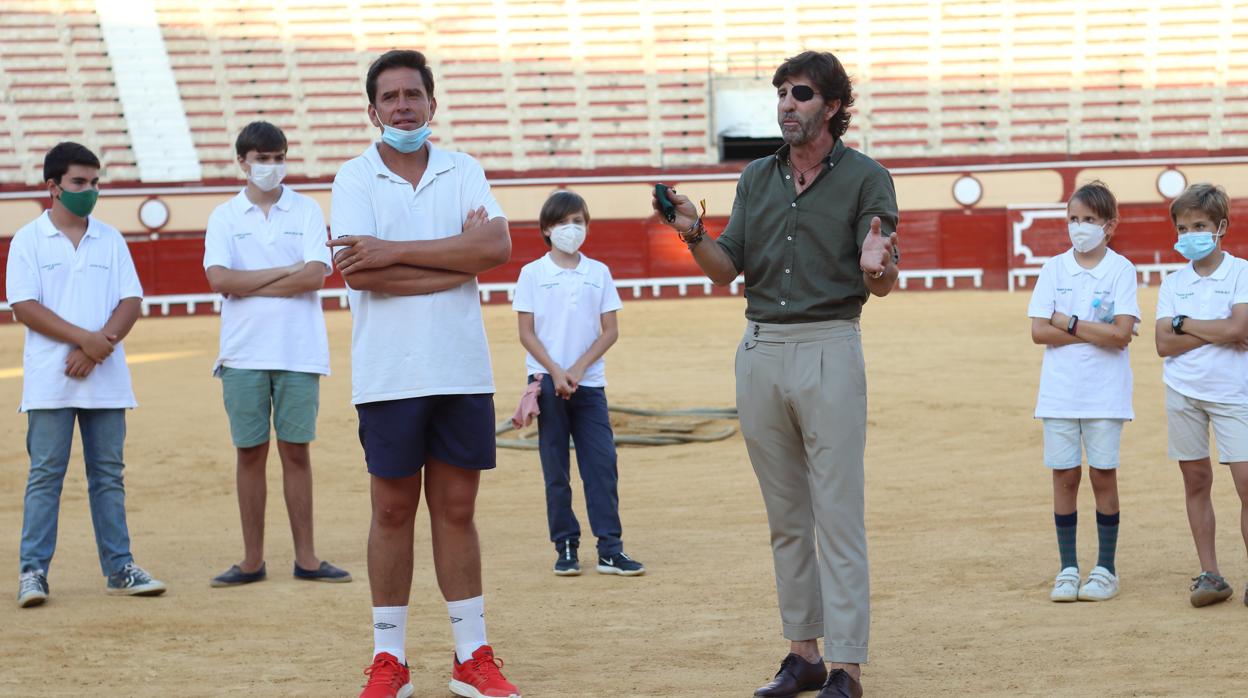 Dávila Miura y Padilla en plena clase en la plaza portuense.