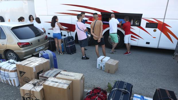 Los temporeros gaditanos emprenden su marcha a Francia pese a la amenaza del Covid-19