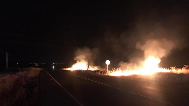 La Policía Local de Alcalá del Río detiene a un presunto pirómano tras varios incendios en una noche