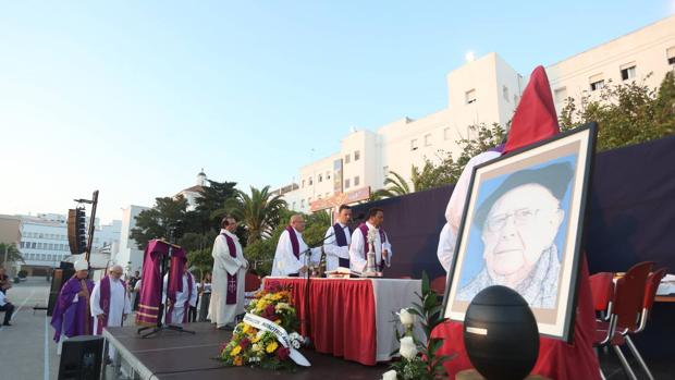 Un año con el padre Luis Castro en el recuerdo